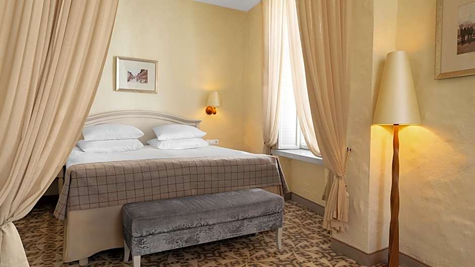Rixwell Collection Savoy Boutique Hotel