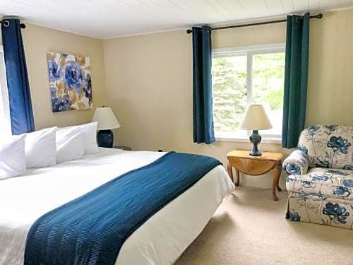 Churchill Pointe Inn