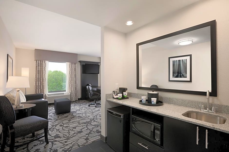 Hampton Inn and Suites Roanoke Airport/Valley View Mall