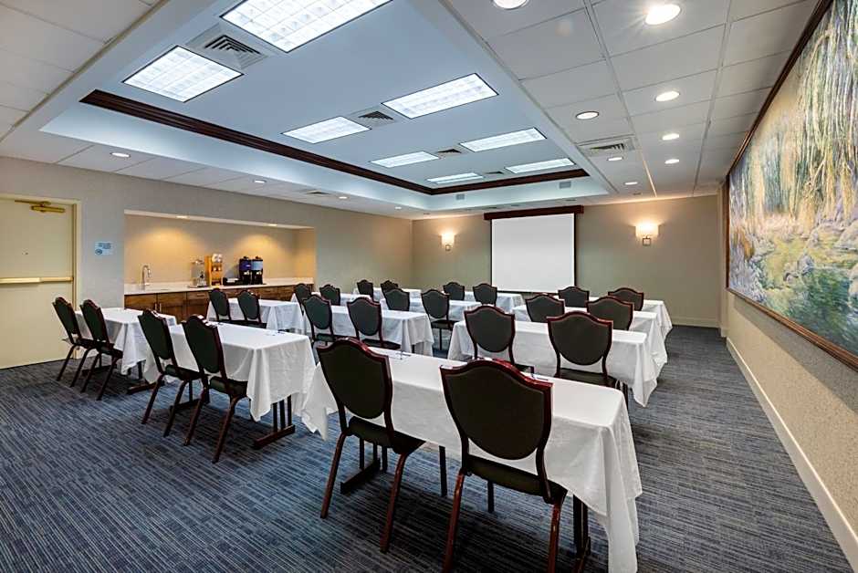Holiday Inn Express State College at Williamsburg Square By IHG