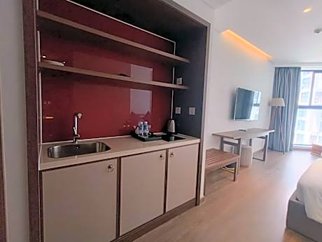 Premium Deluxe Pool Corner King Room