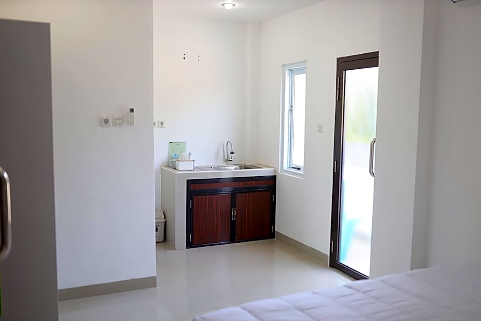 Urbanview Hotel Eropa Maros near Sultan Hasanuddin Airport by RedDoorz