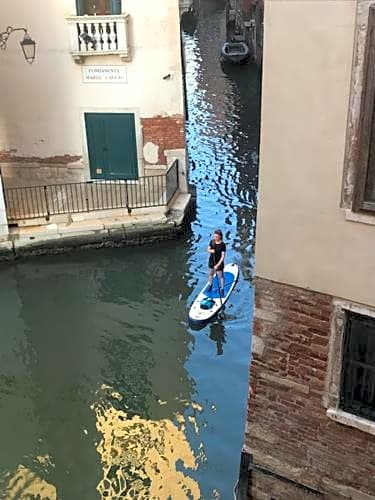 B&B Al Teatro with canal view