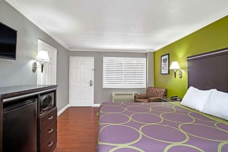 King Room - Mobility Access/Non-Smoking