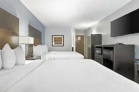 2 QUEEN BEDS,NSMK,MICRFG,FULL BREAKFAST