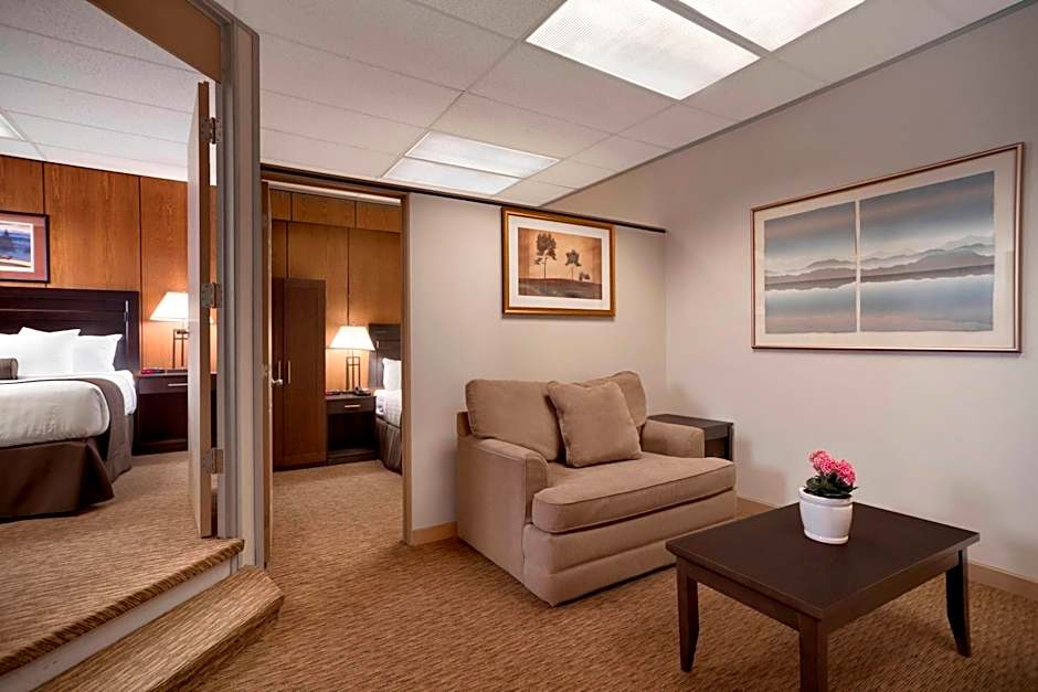 Days Inn & Suites by Wyndham Sault Ste. Marie ON