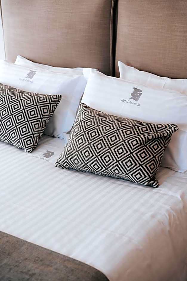 Photo 1 of 21 of Deluxe 1 King Bed
