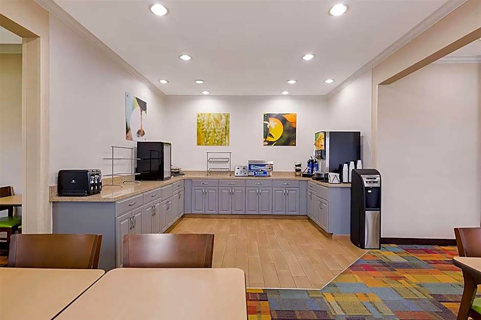 AmericInn by Wyndham Minot