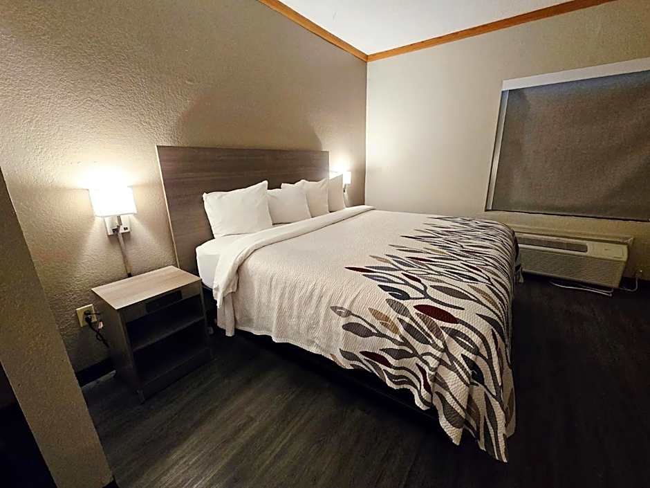 Red Roof Inn & Suites Hinesville
