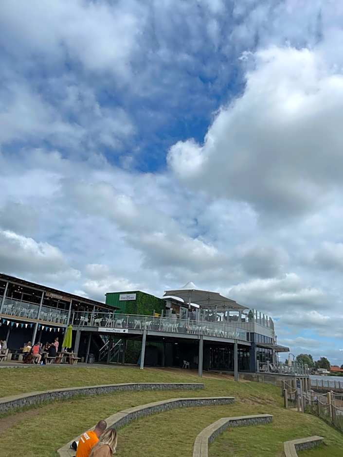 Sunscape breaks At Tattershall Lakes