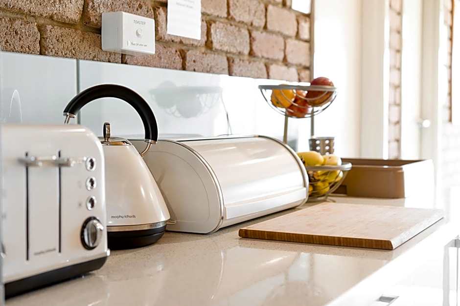 Farnham Court Motel and Restaurant