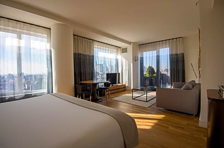 Deluxe King Studio Suite with City View - Non-Smoking
