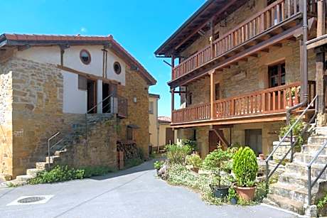 Conjunto Rural la Tejedora. Albergue y estudios familiares.