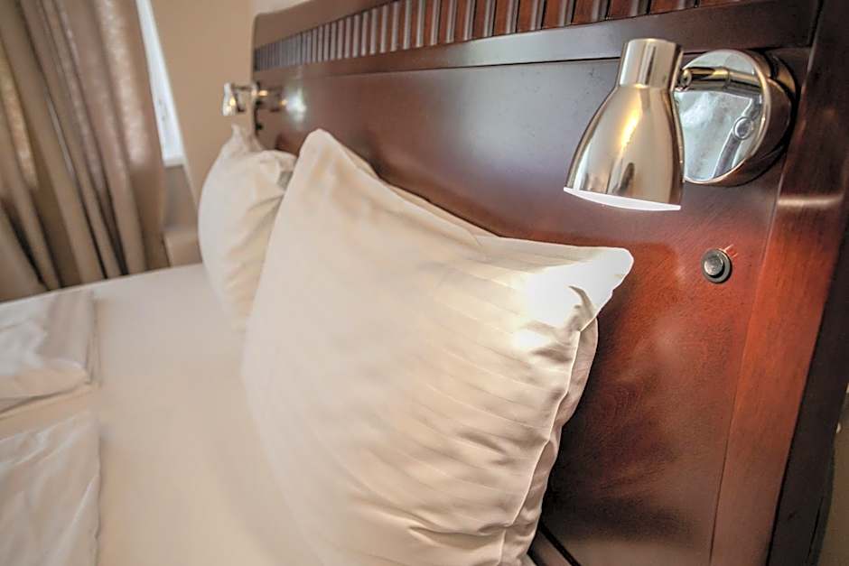 Hotel Attaché