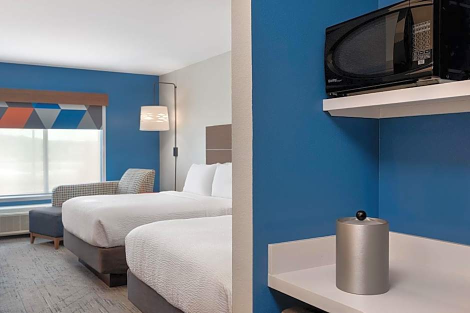Holiday Inn Express Calhoun South By IHG