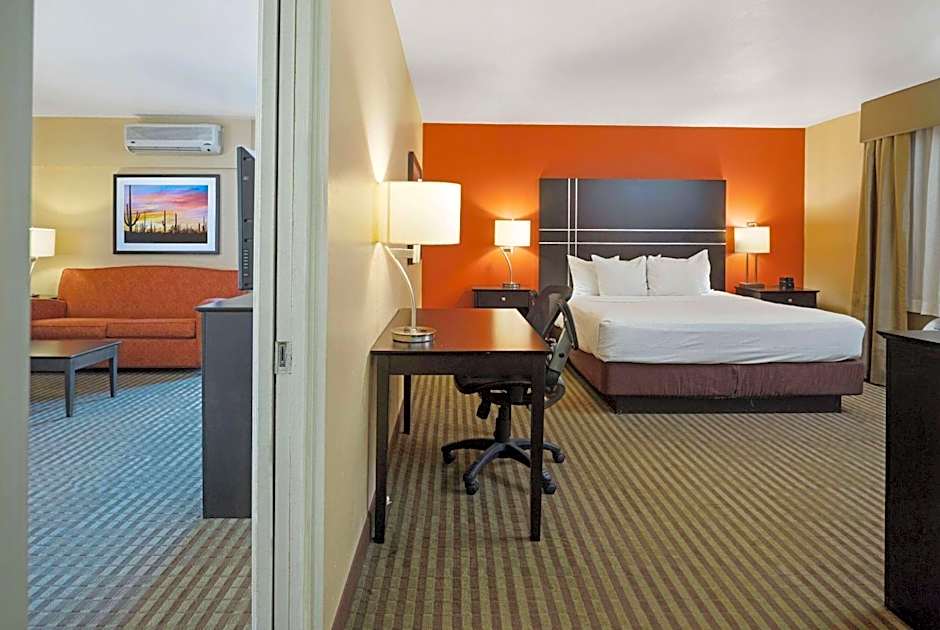 La Quinta Inn & Suites by Wyndham Tucson Reid Park