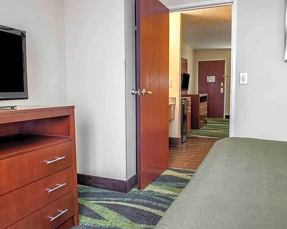 Quality Inn & Suites South Bend Airport
