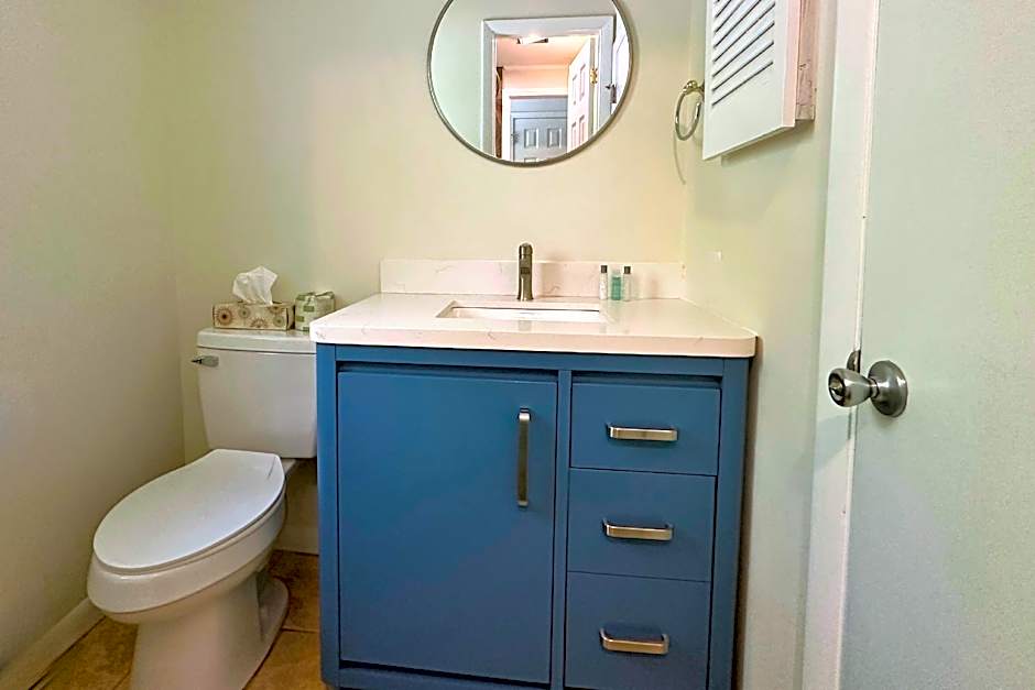 Photo 1 of 9 of Suite