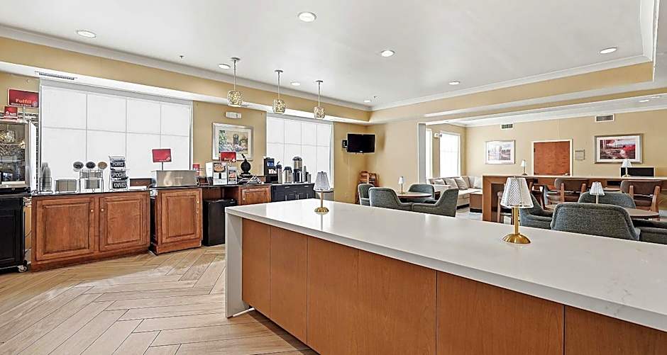 Best Western Plus Hannaford Inn & Suites