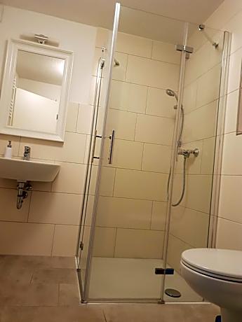 Double Room - Below Ground Level - 06