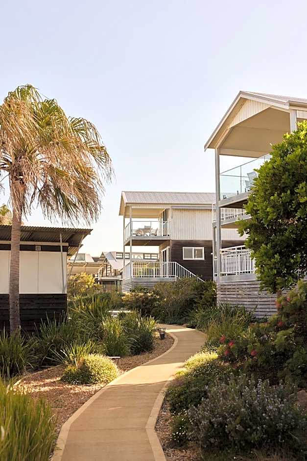 Caves Coastal Bar & Bungalows