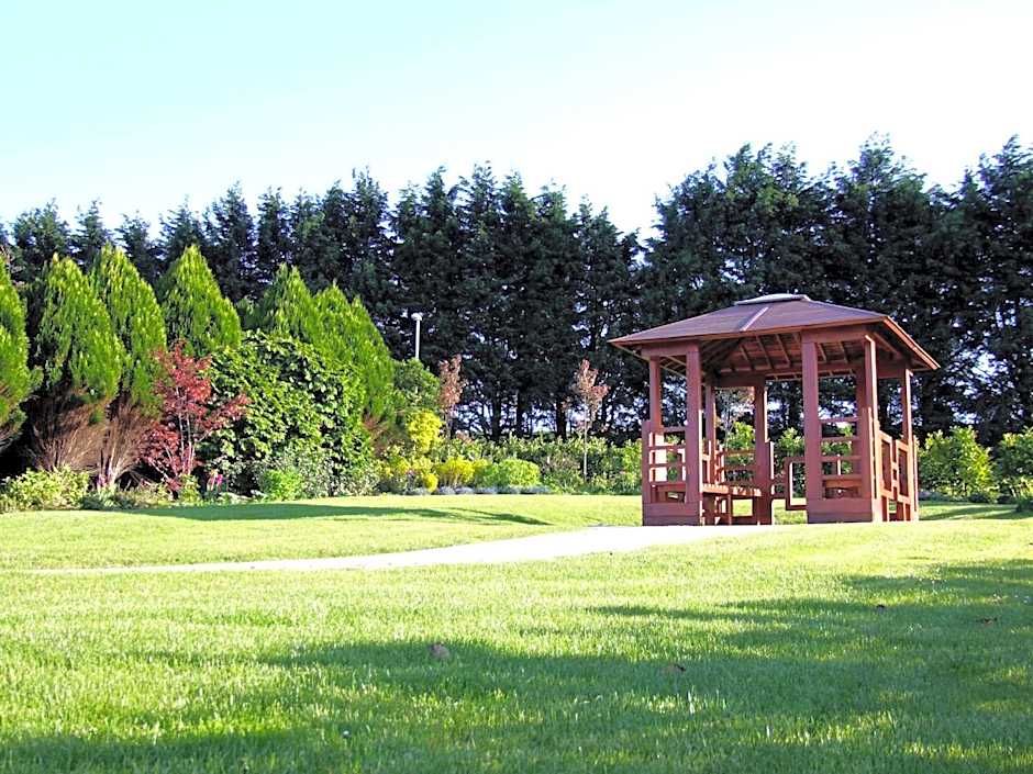 La Mon Hotel & Country Club