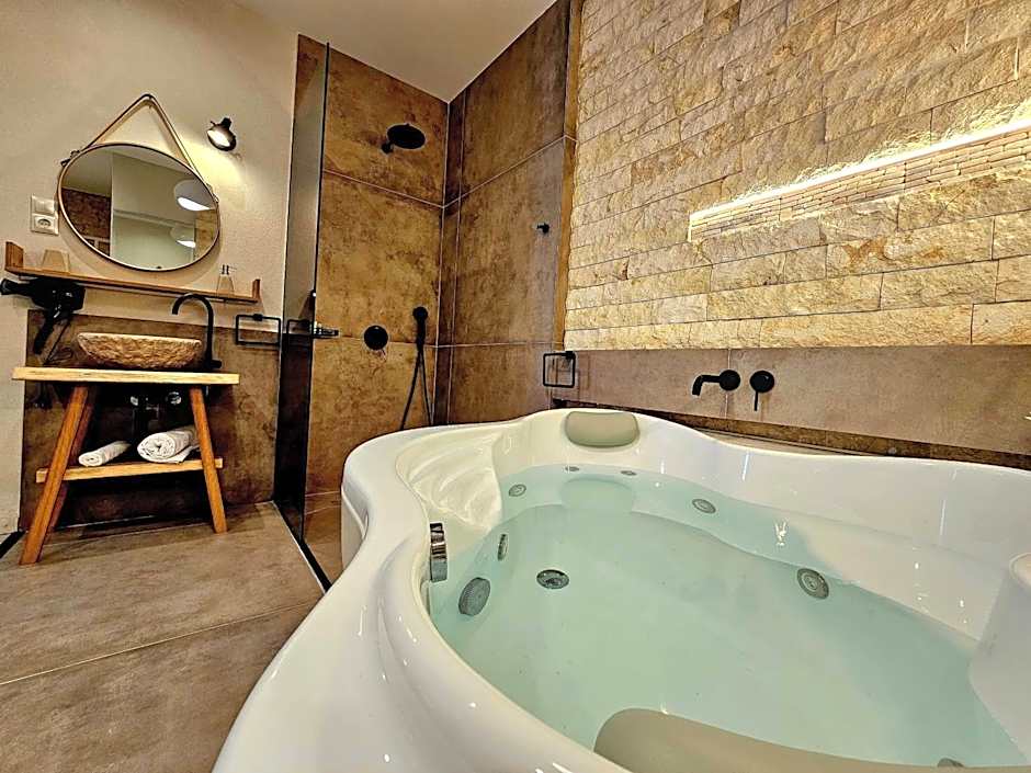 Golden City Center Suites