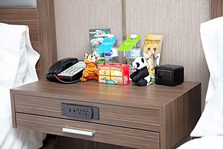 Queen Room with Two Queen Beds (4 Adults)