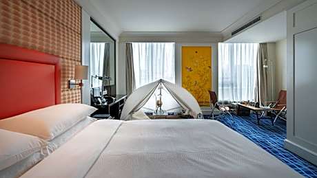 Premier Camping King Room with Executive Lounge Access