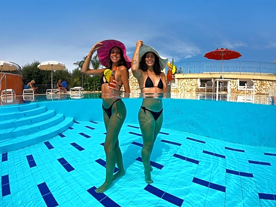 Colostrai Hotel Club