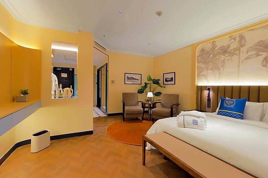 Photo 1 of 1 of Premier 1 King Bed