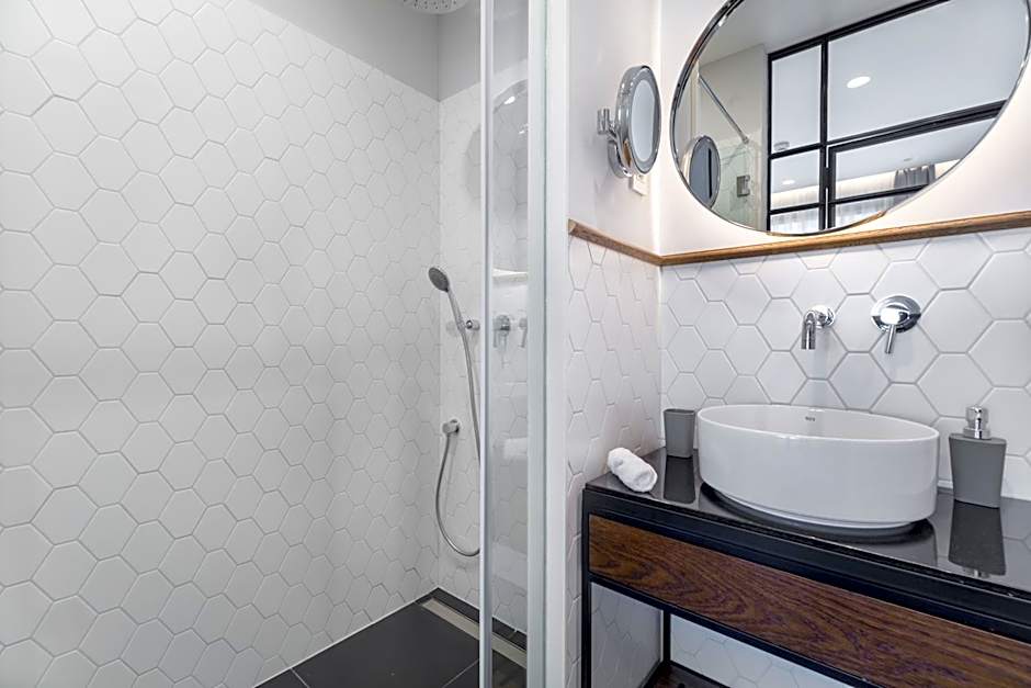 Budapest Eye- Boutique Suites, by BQA