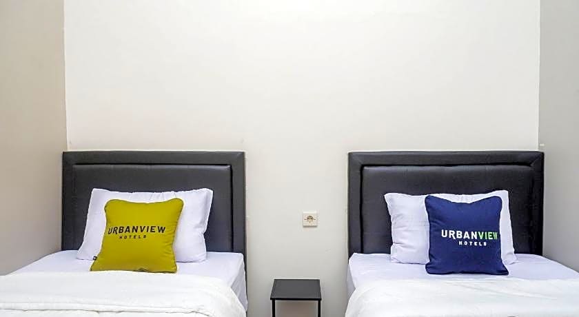 Urbanview Hotel near Alun Alun Tegal