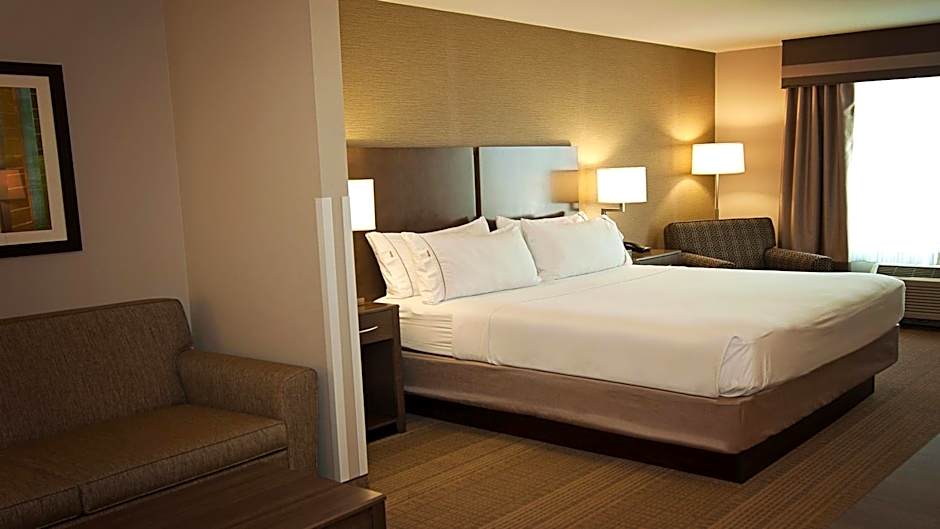 Holiday Inn Express & Suites Wichita Northeast By IHG