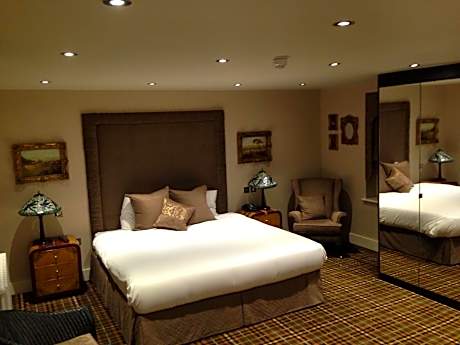 Deluxe King Suite