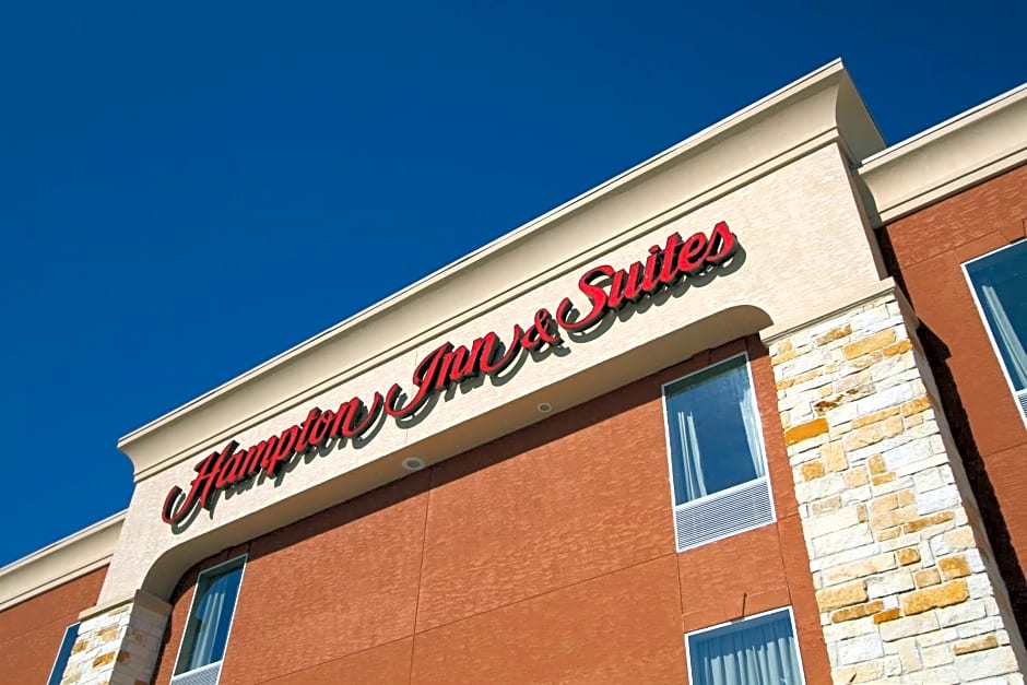 Hampton Inn By Hilton & Suites Winnie