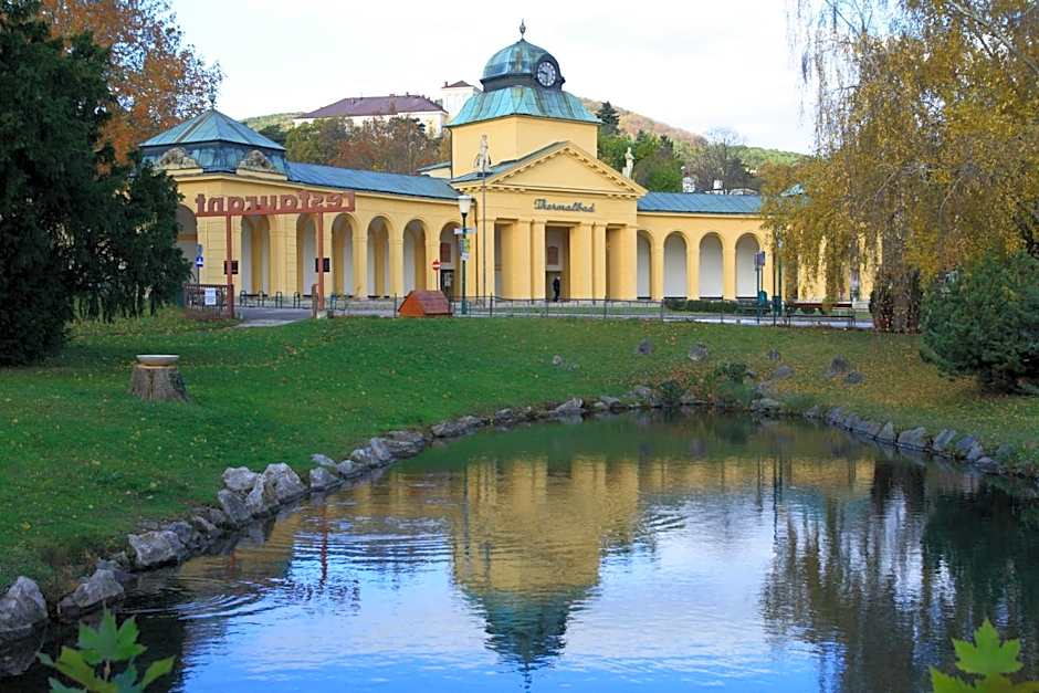 College Garden Hotel