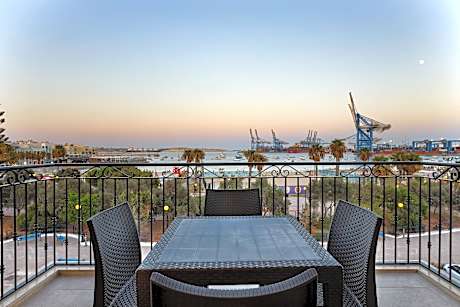 Luxurious Duplex Seafront Apt w/ Amazing Sea Views