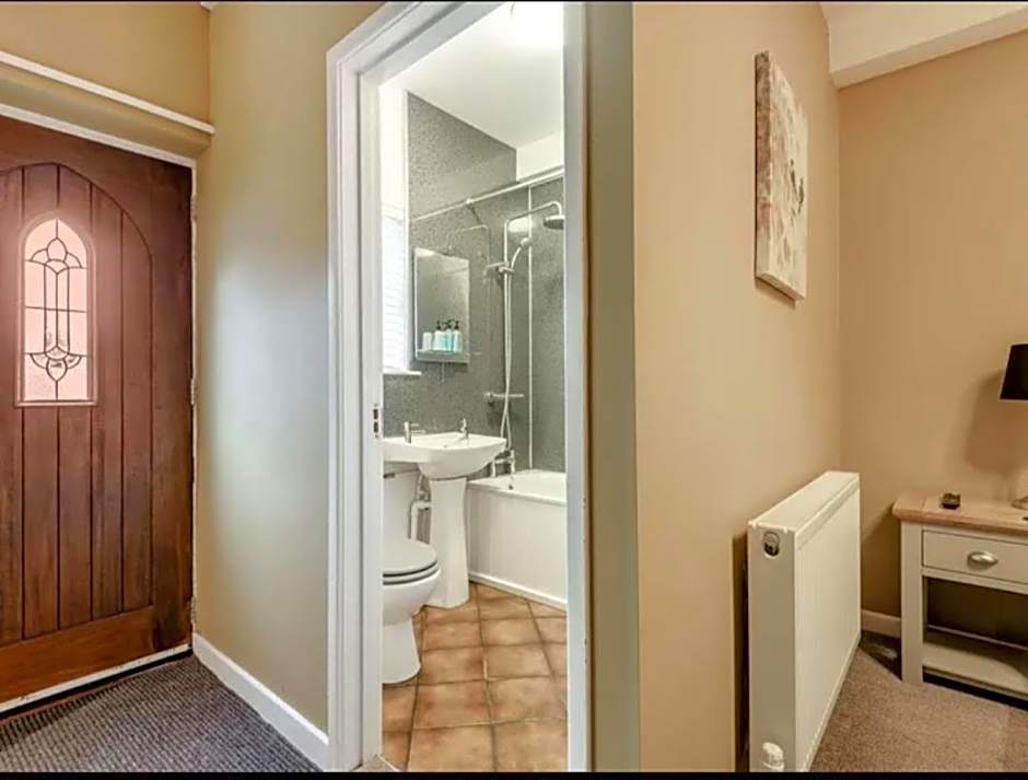 Curly Tail Accommodation