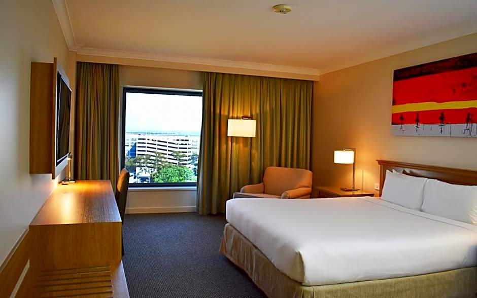 Photo 1 of 5 of Deluxe 1 King Bed, Airport View
