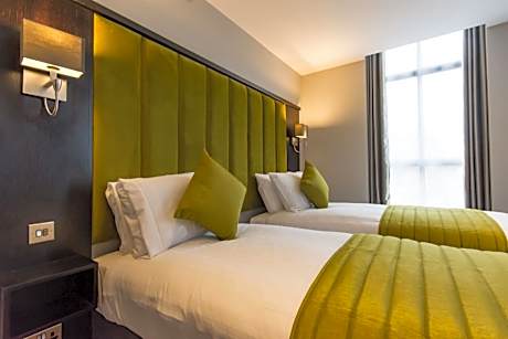 Superior Twin Room with City View