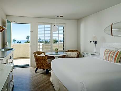 Deluxe King with Coastal View