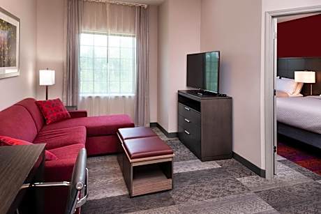 2 Queen 1 Bedroom Suite Mobility Accessible Tub