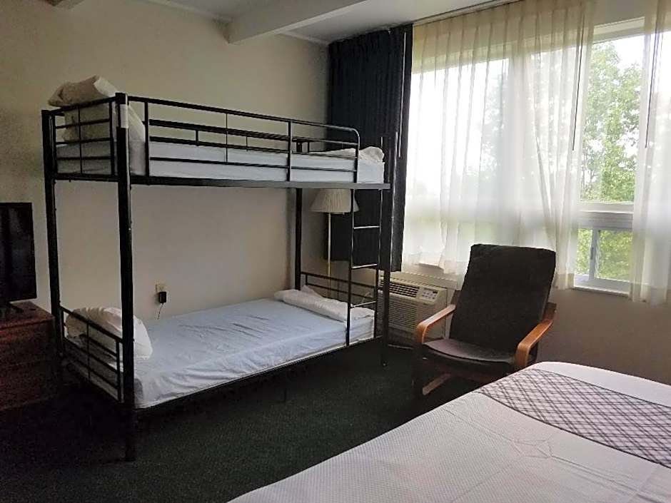 Travelodge by Wyndham Lake George NY