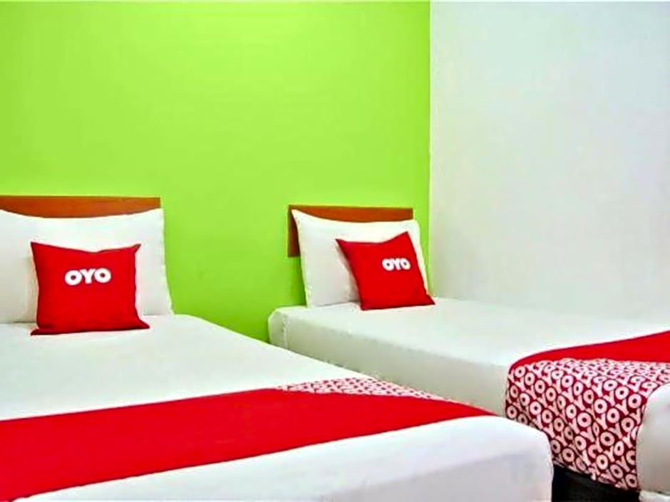 OYO 90324 Muar Station Hotel