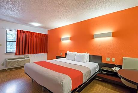 King Room - Disability Access - Non-Smoking