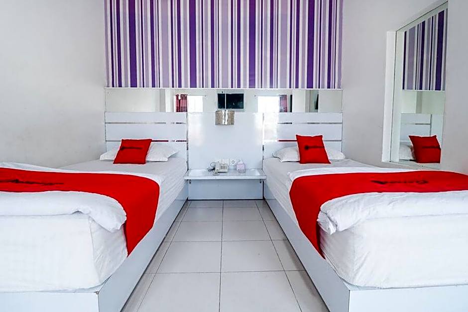 RedDoorz near Terminal Batu Ampar