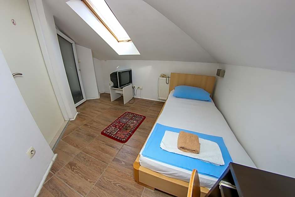 Photo 1 of 7 of Single Room