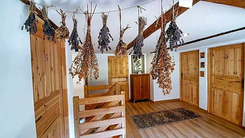Pokoje Gościnne Art- Dworek