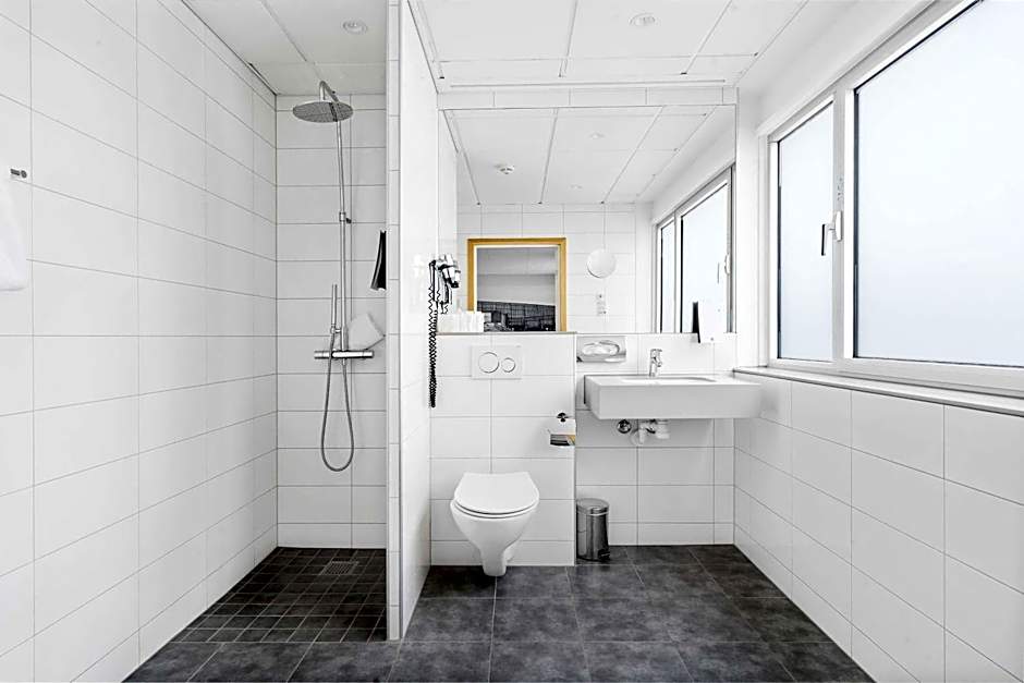 Best Western Plus Airport Hotel